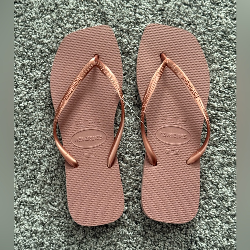 Brand new with tags HAVAIANAS. Size 39/40 Rose Gold